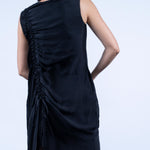 color: black;