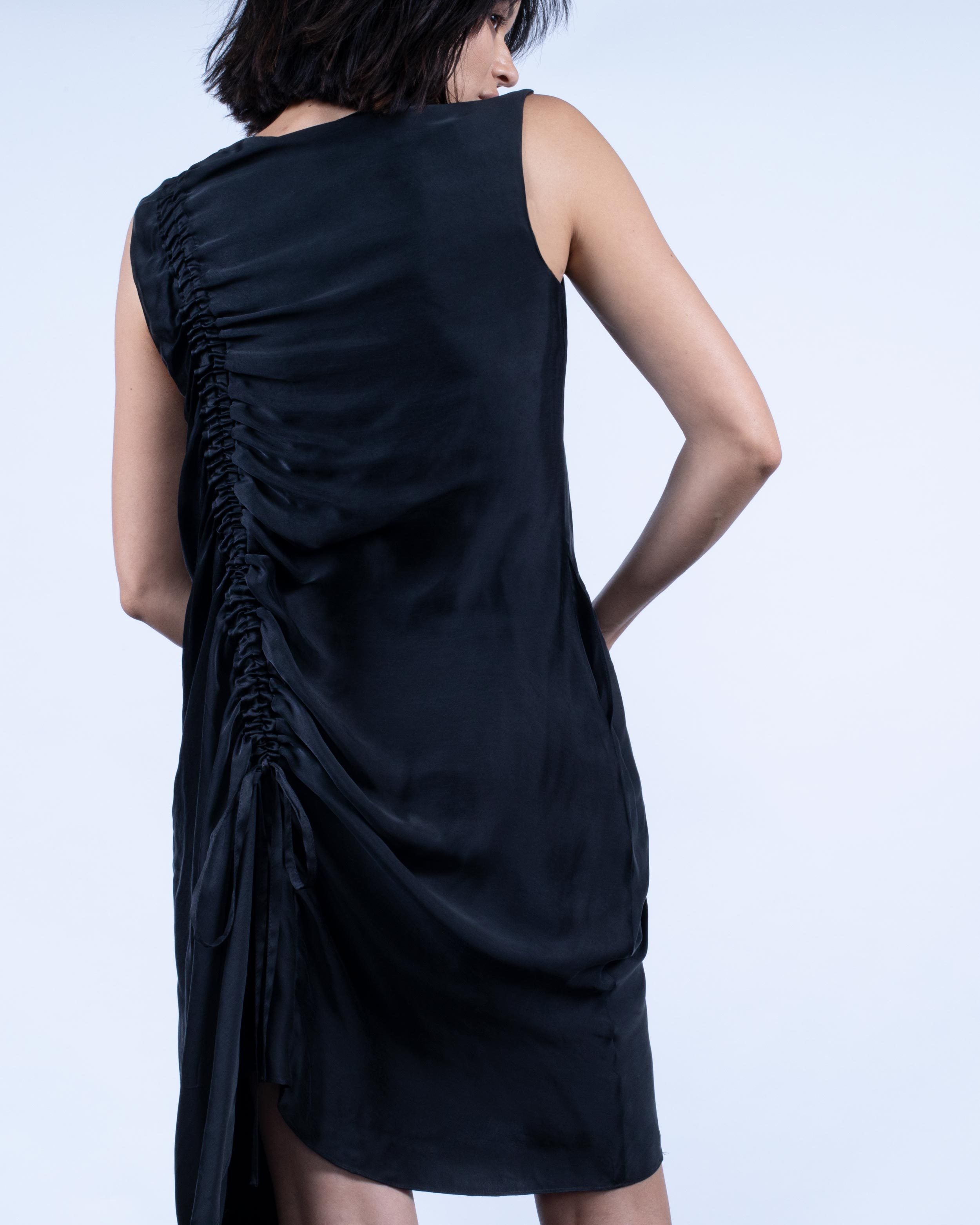 color: black;
