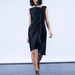 color: black;