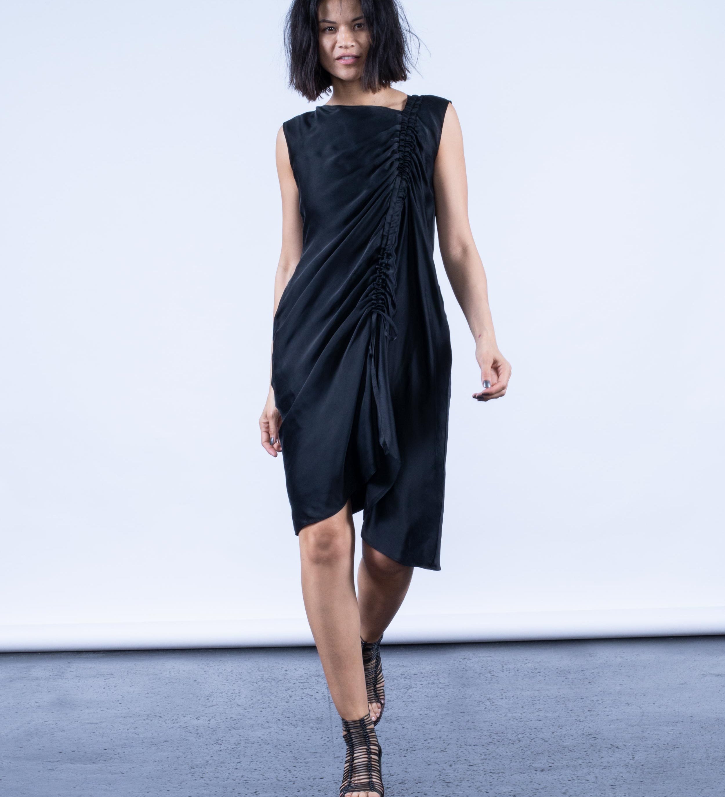 color: black;