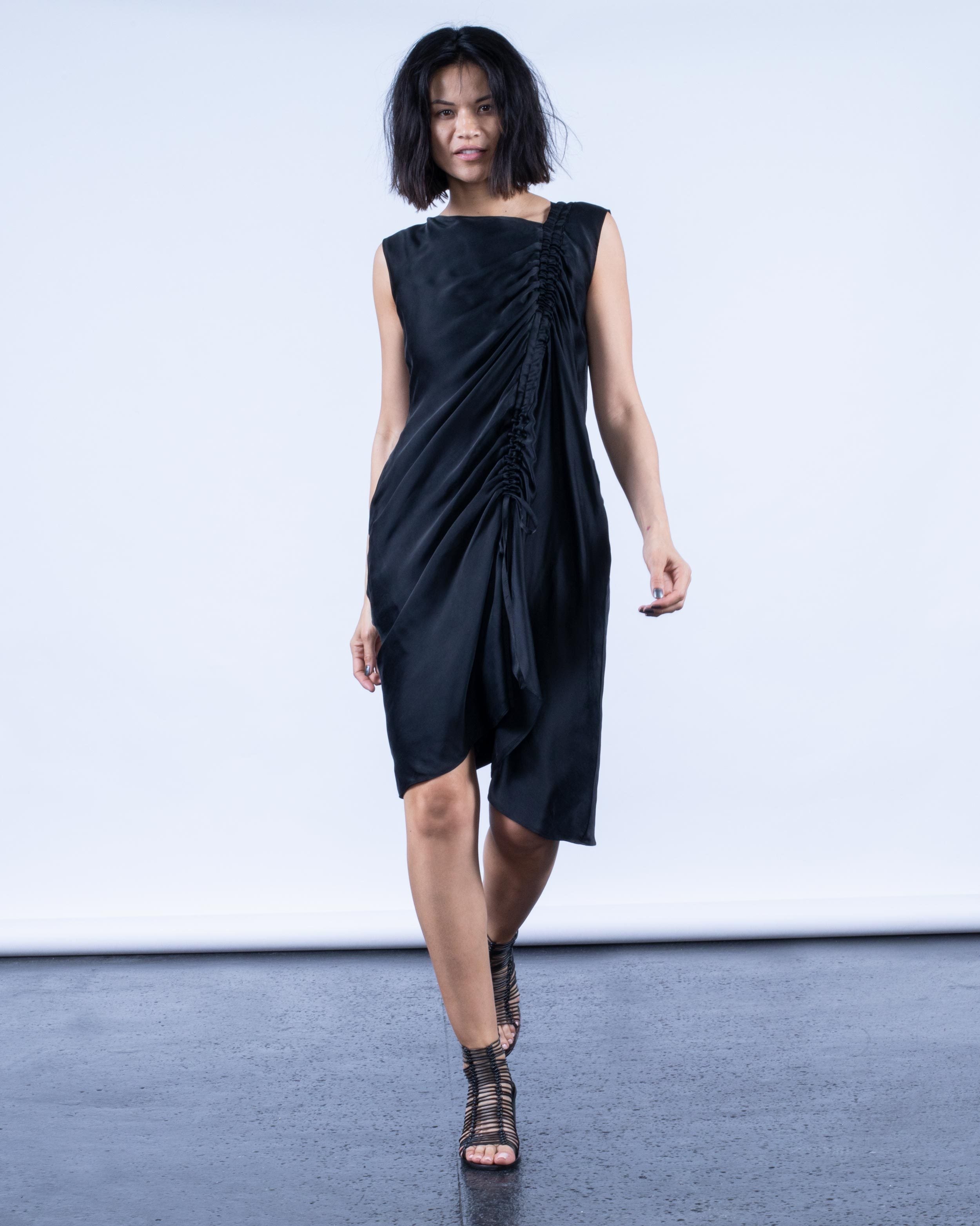color: black;