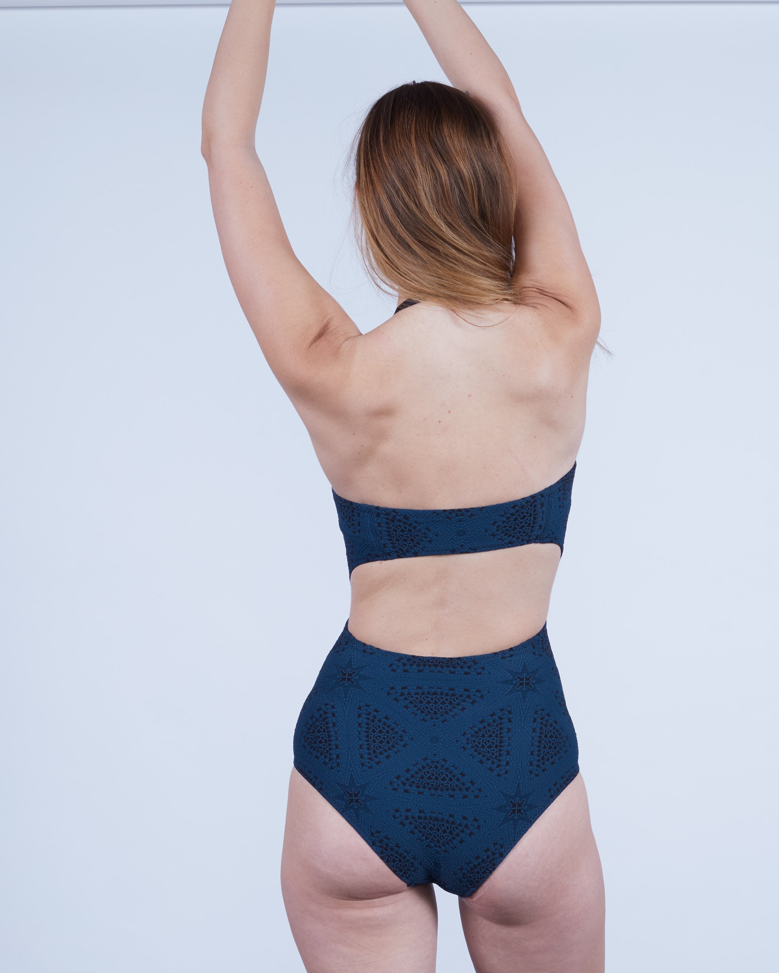 filter: color-siena-blue-jacquard; filter: color-multi; color: siena blue jacquard;