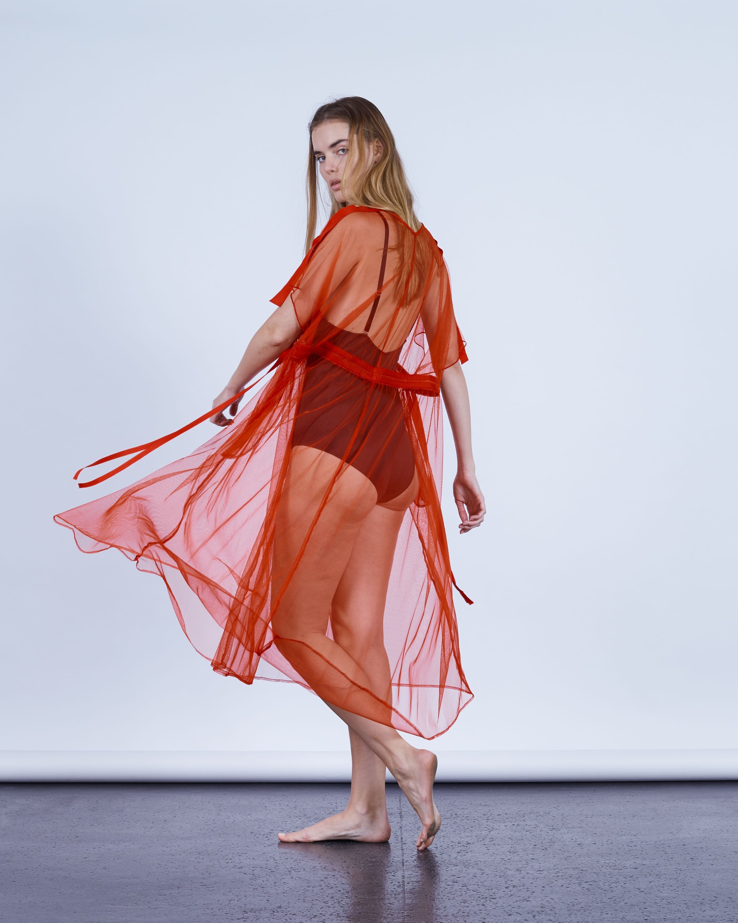 color: red tulle;