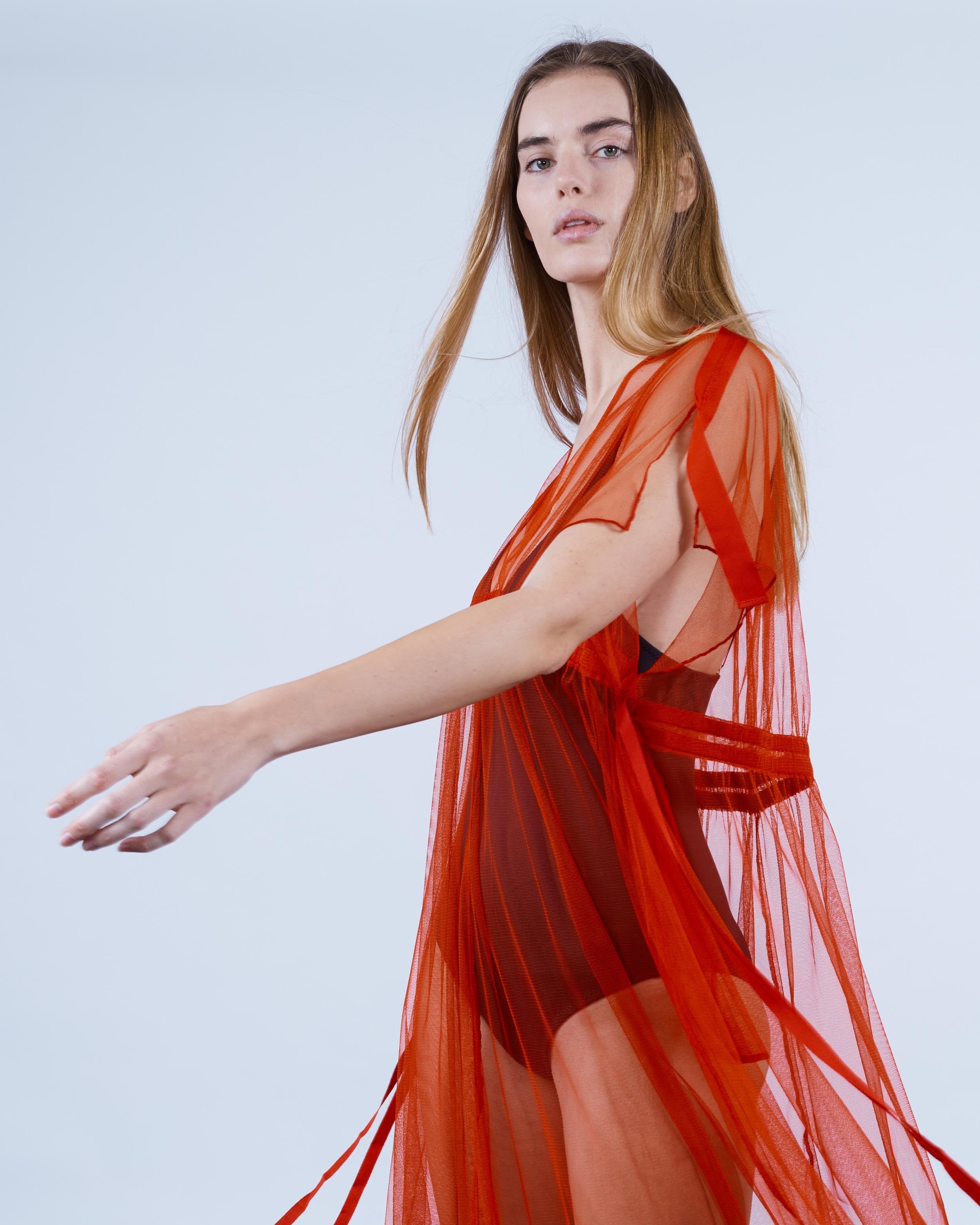 color: red tulle;