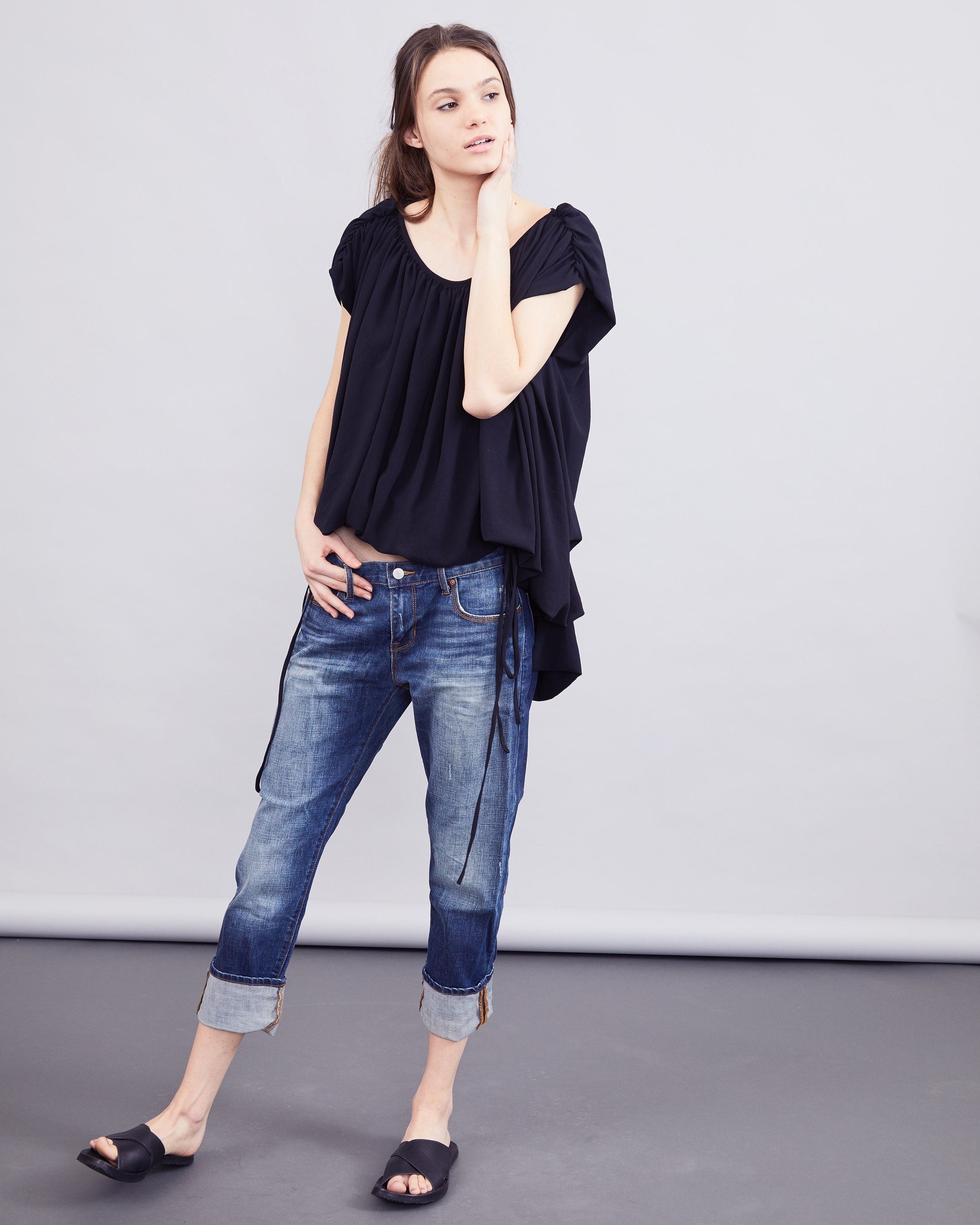 color: black;
