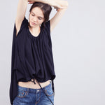 color: black;