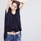 color: black;