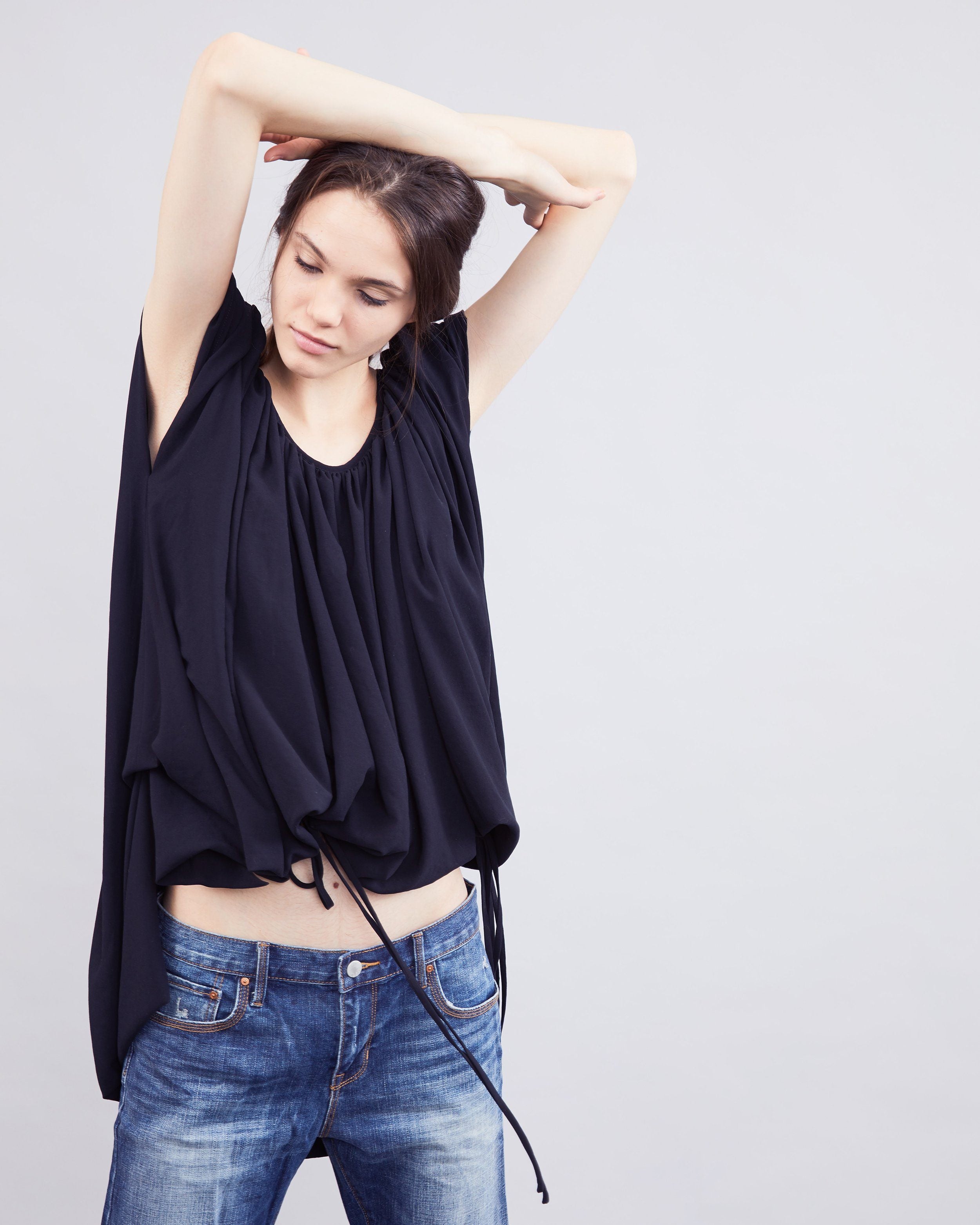 color: black;