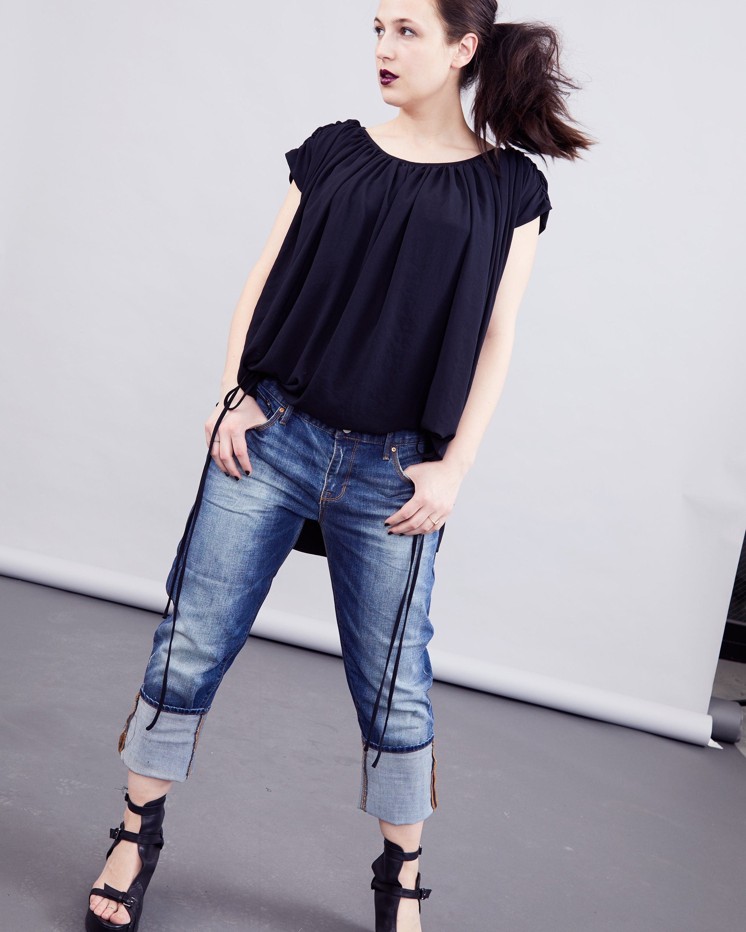 color: black;