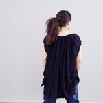 color: black;
