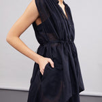 color: black;