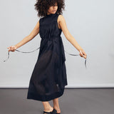 color: black;