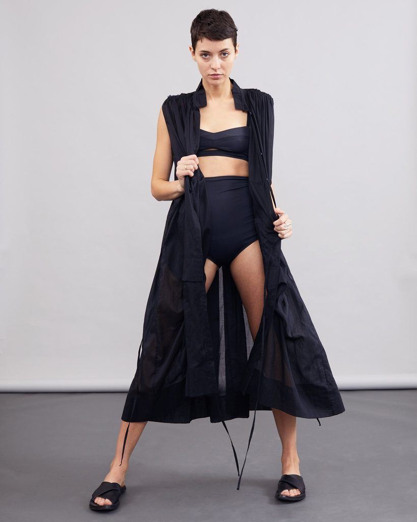 color: black;