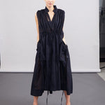 color: black;