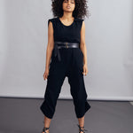 color: black;