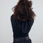 color: black;