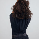 color: black;