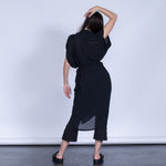 color: black;