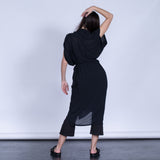 color: black;