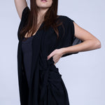 color: black;