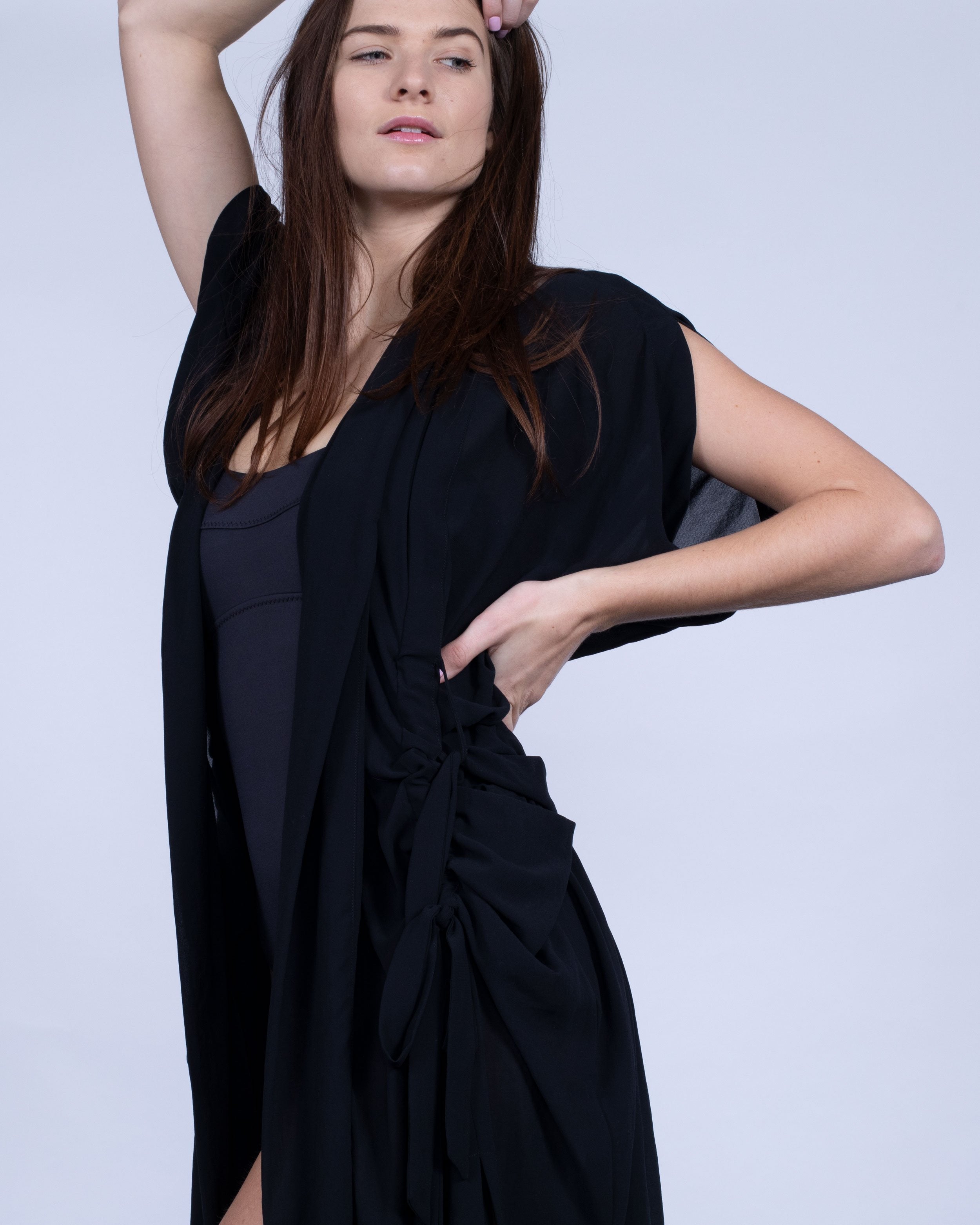 color: black;