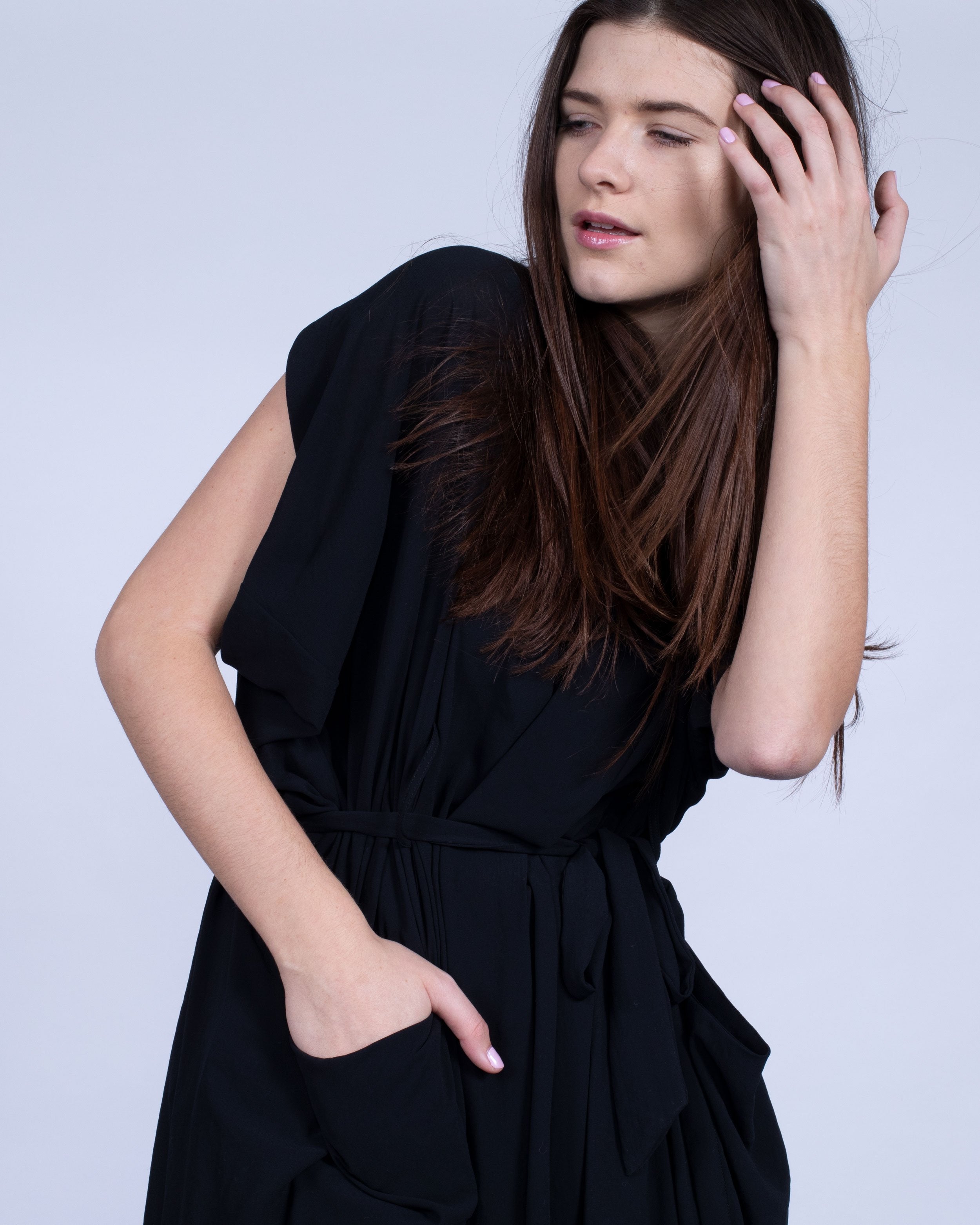 color: black;