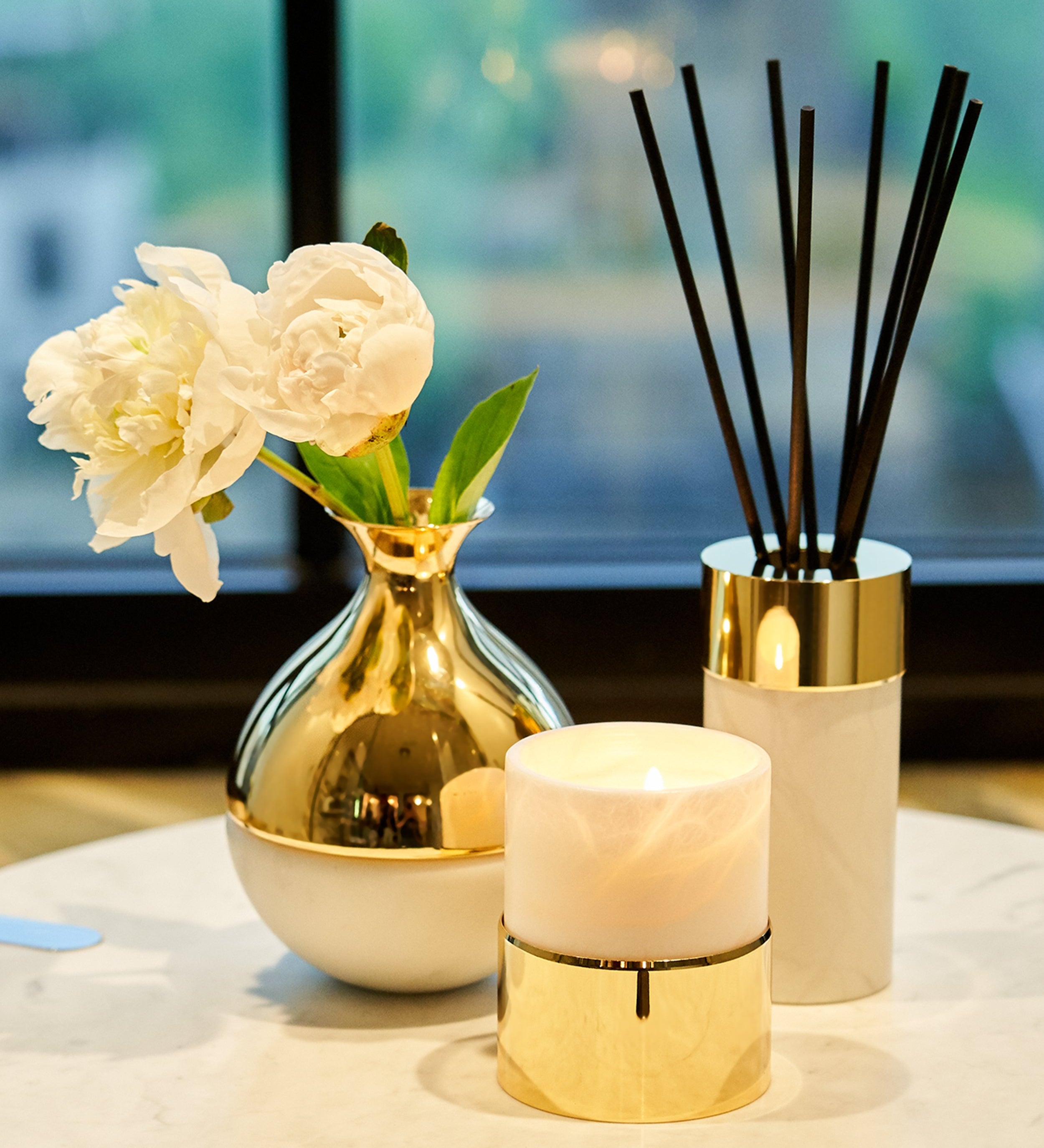color: alabaster gold - fleur blanche