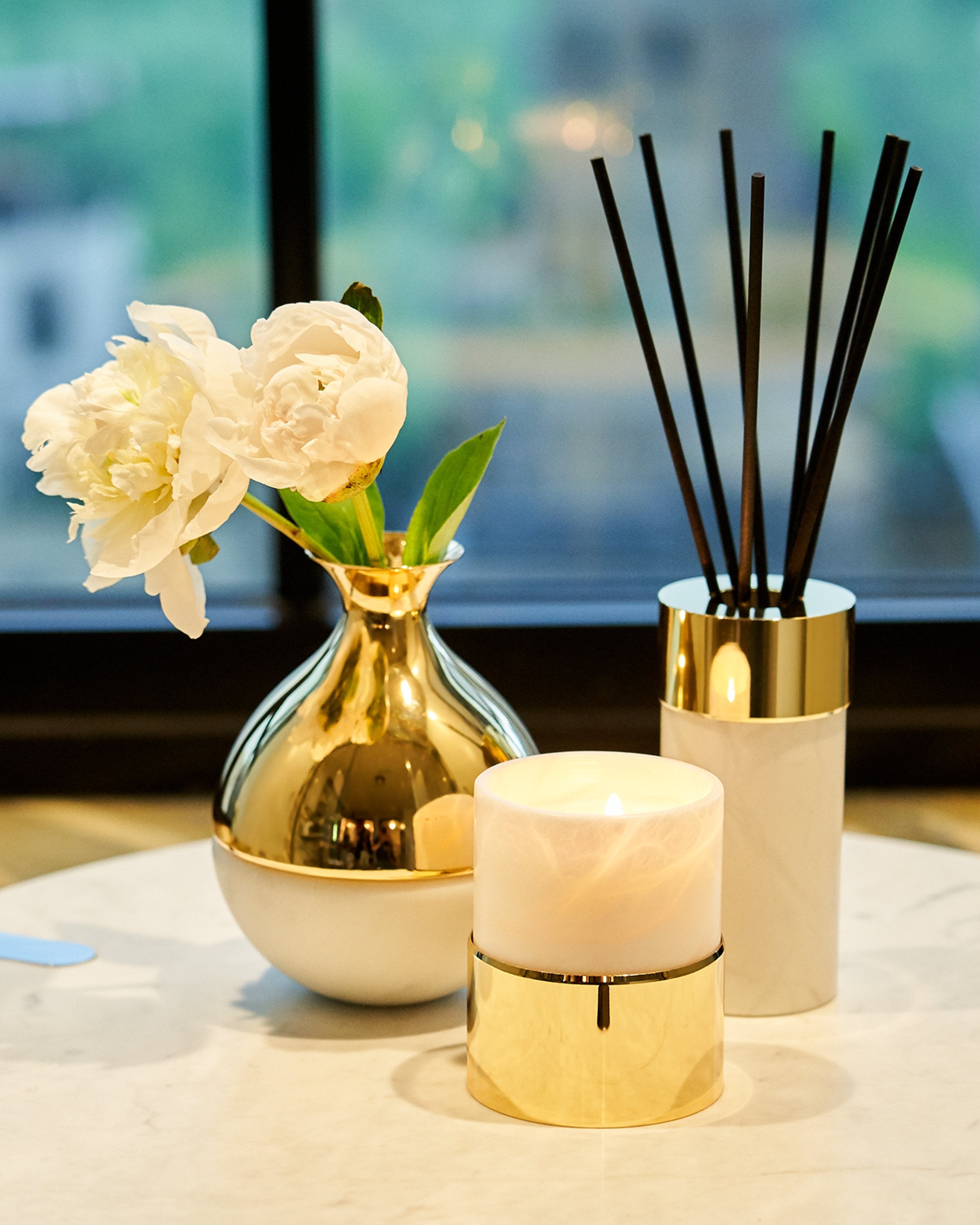 color: alabaster gold - fleur blanche