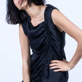color: black;