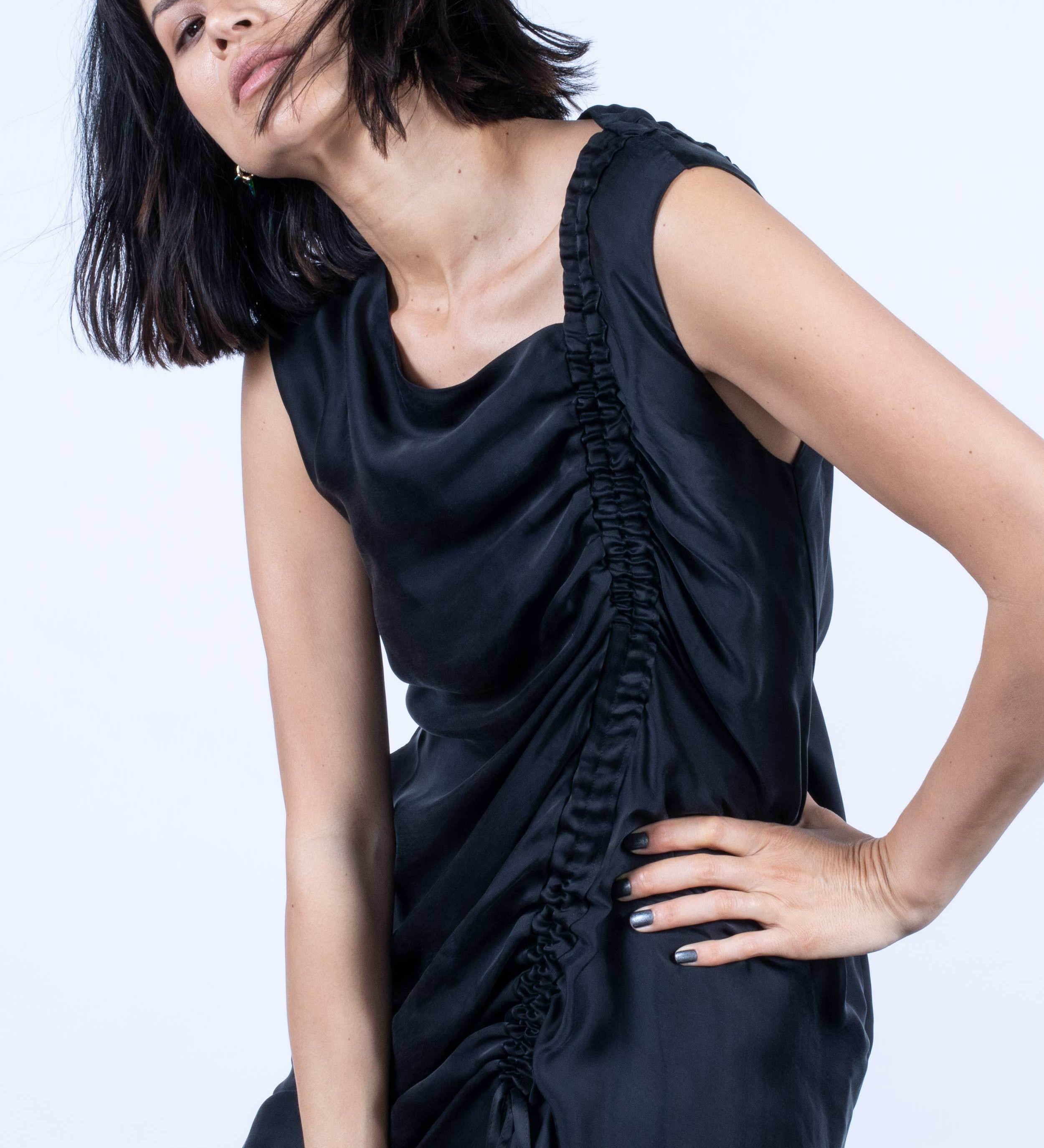 color: black;