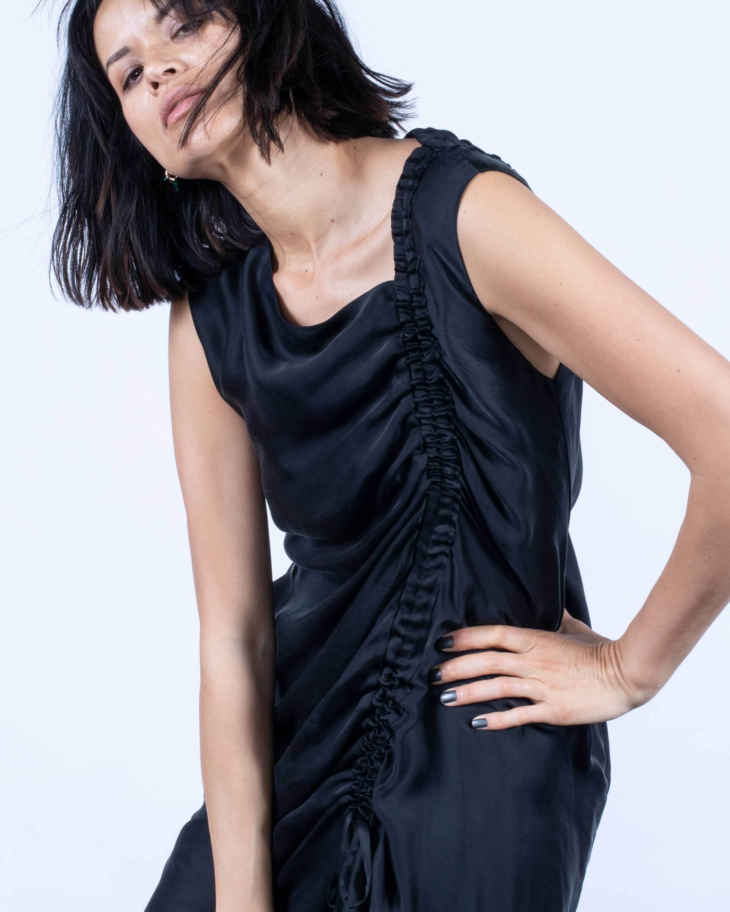 color: black;