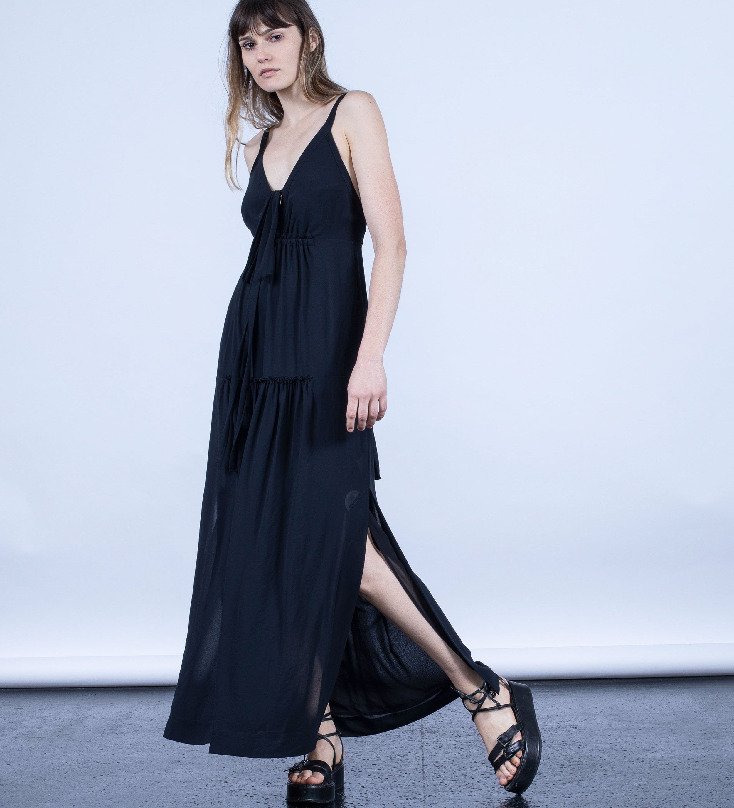 color: black;