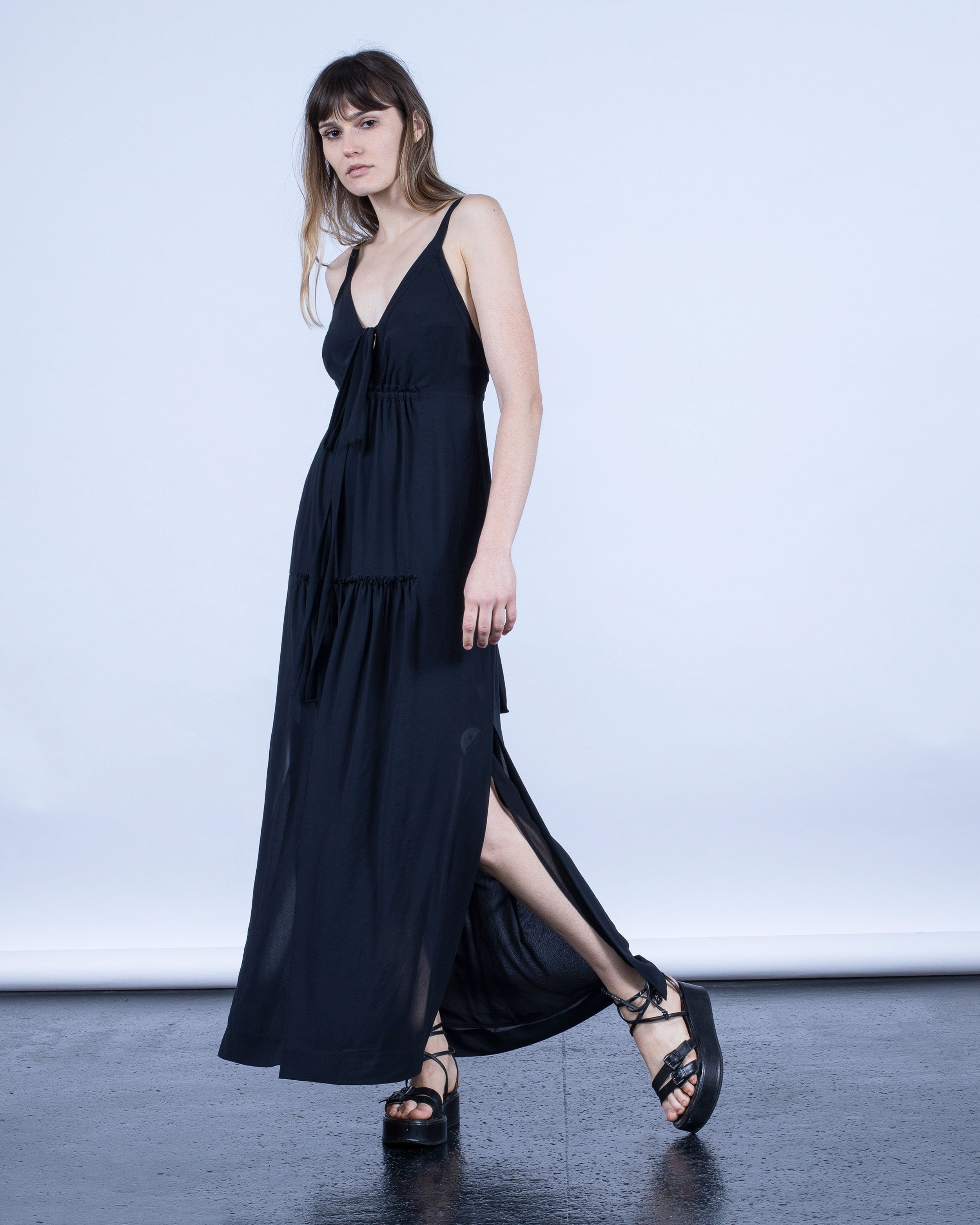 color: black;