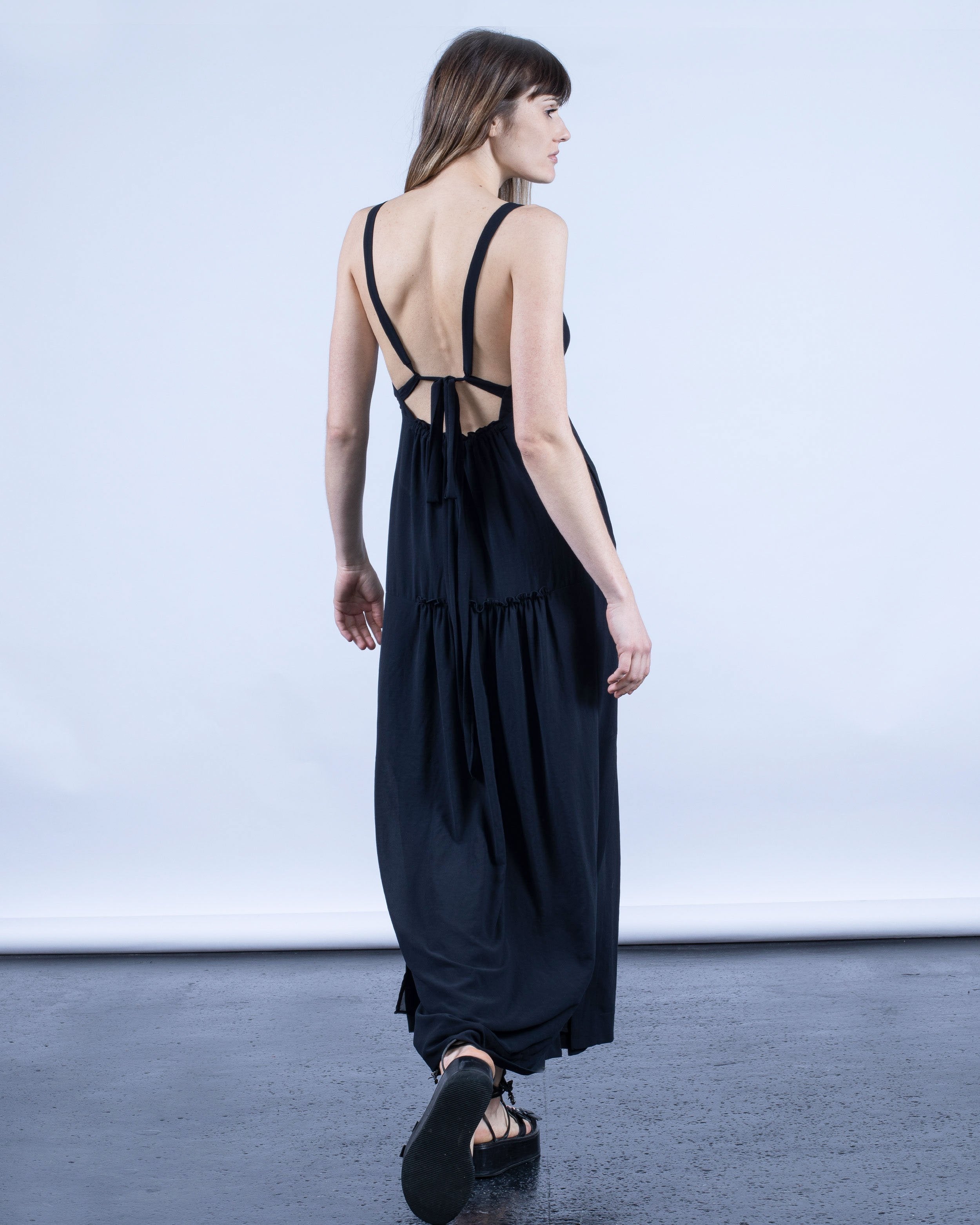 color: black;