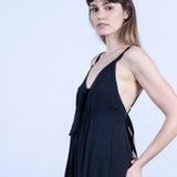 color: black;