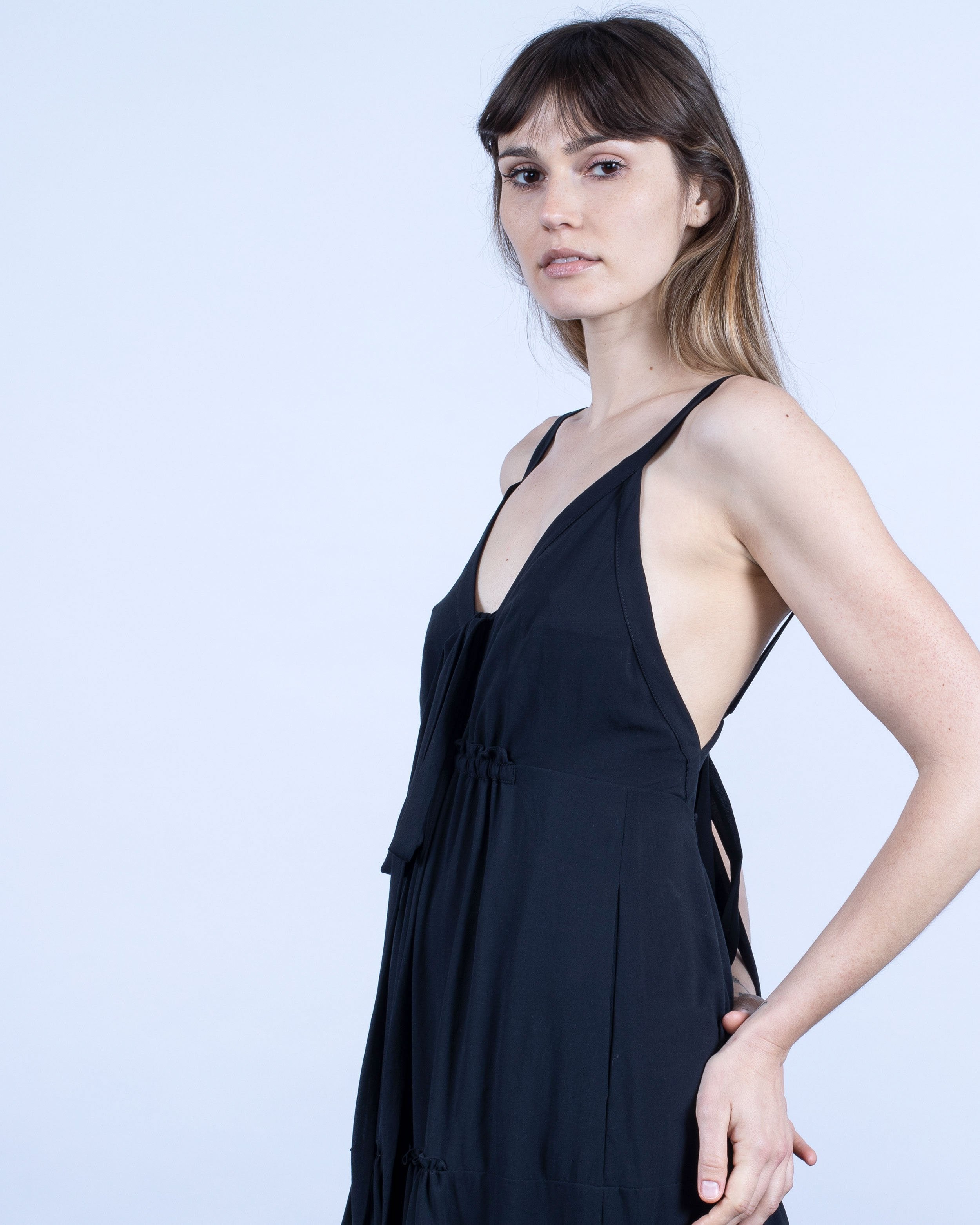 color: black;