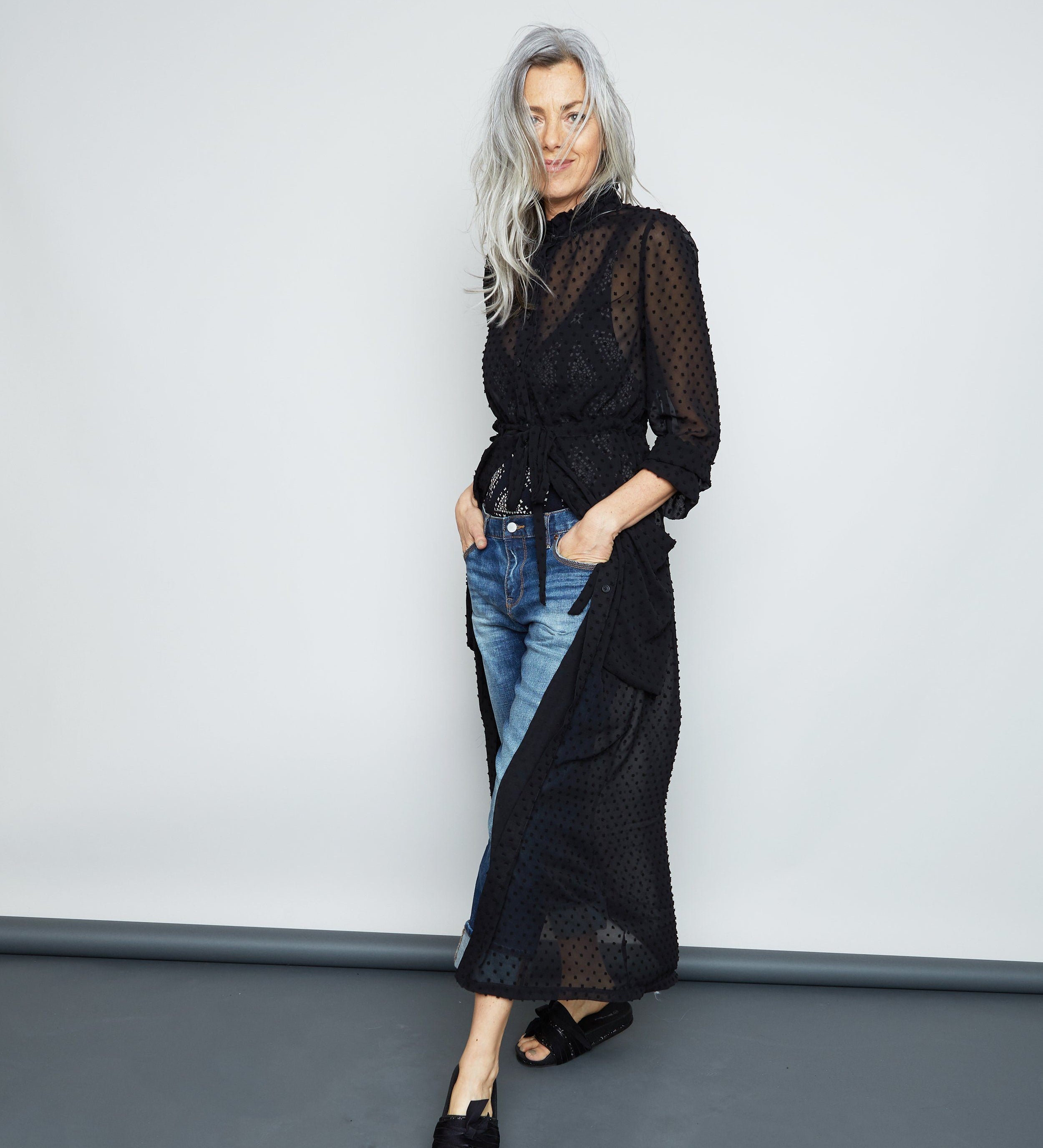 color: black flock;
