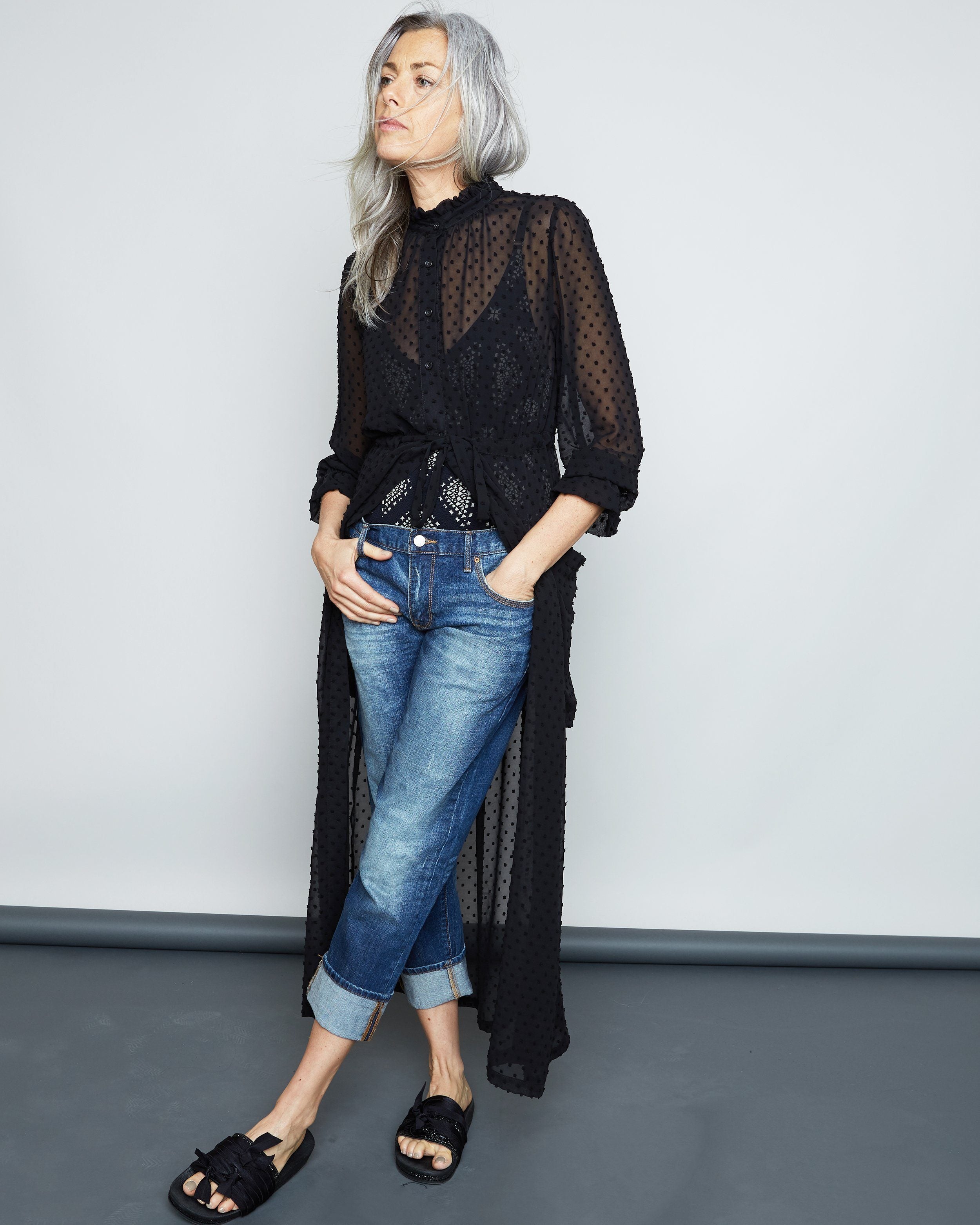 color: black flock;