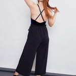 color: black;