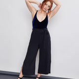 color: black;