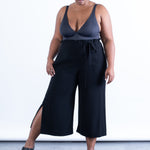 color: black;