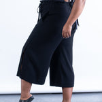 color: black;