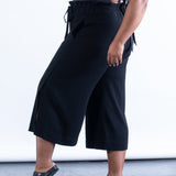 color: black;