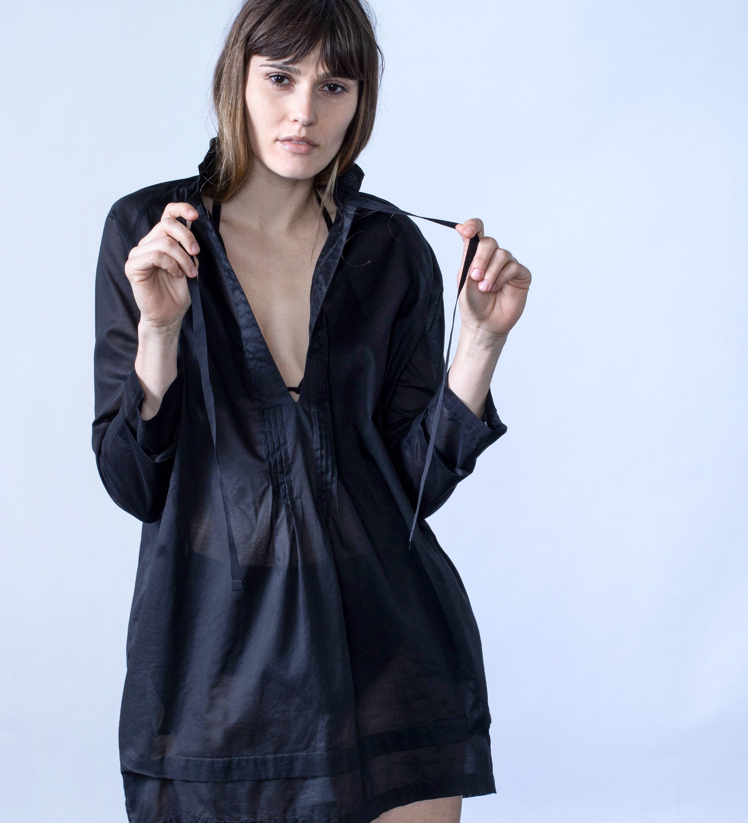 color: black;