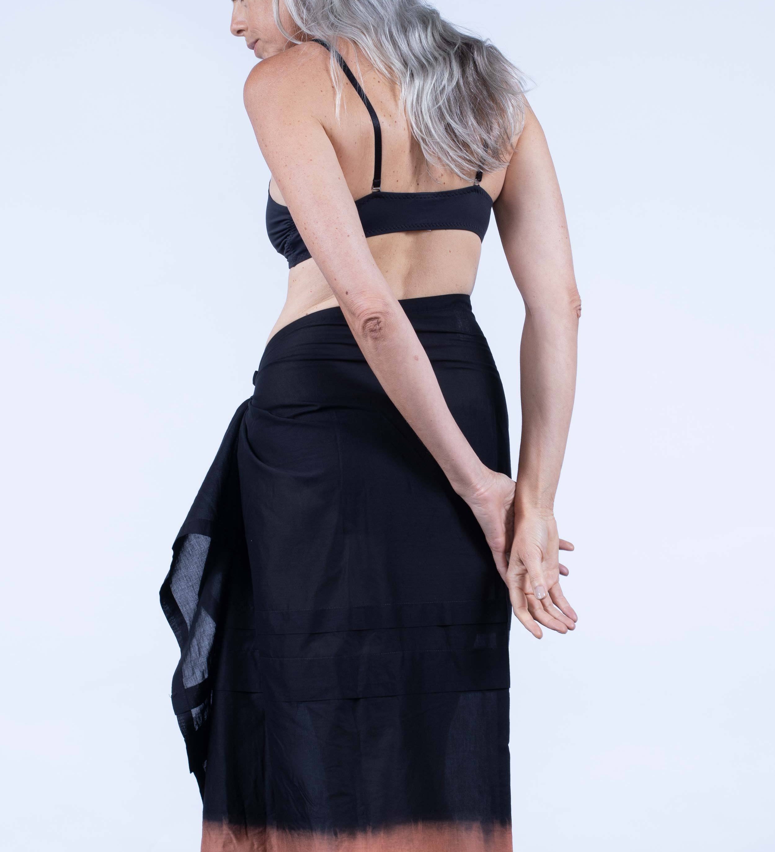 color: black dip dye;