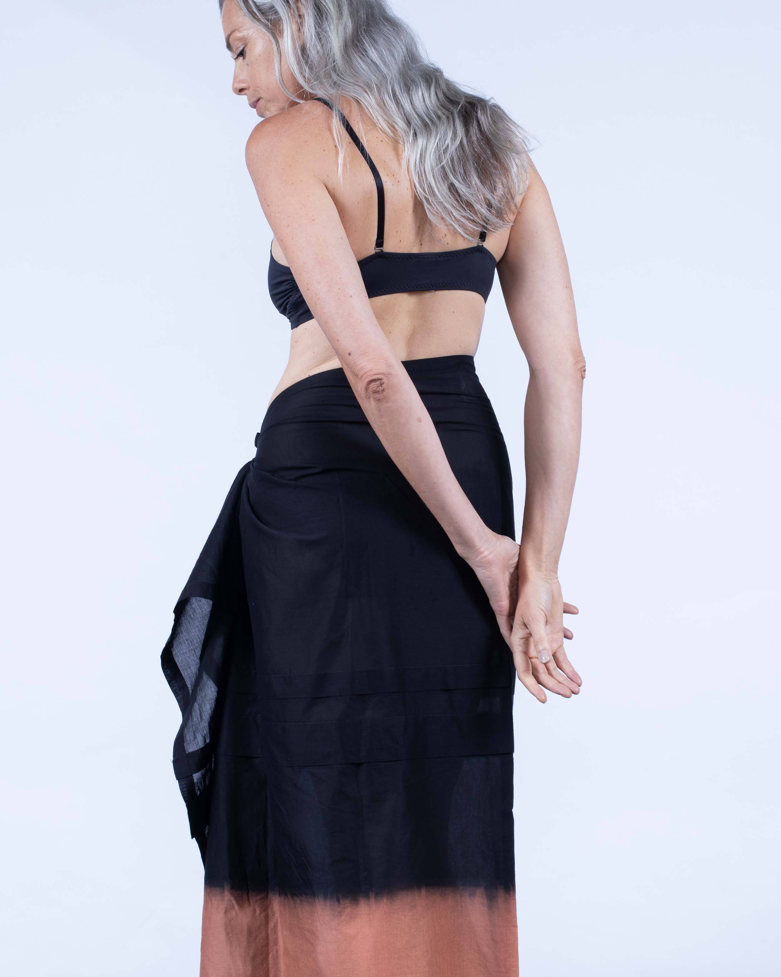color: black dip dye;