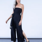 color: black;