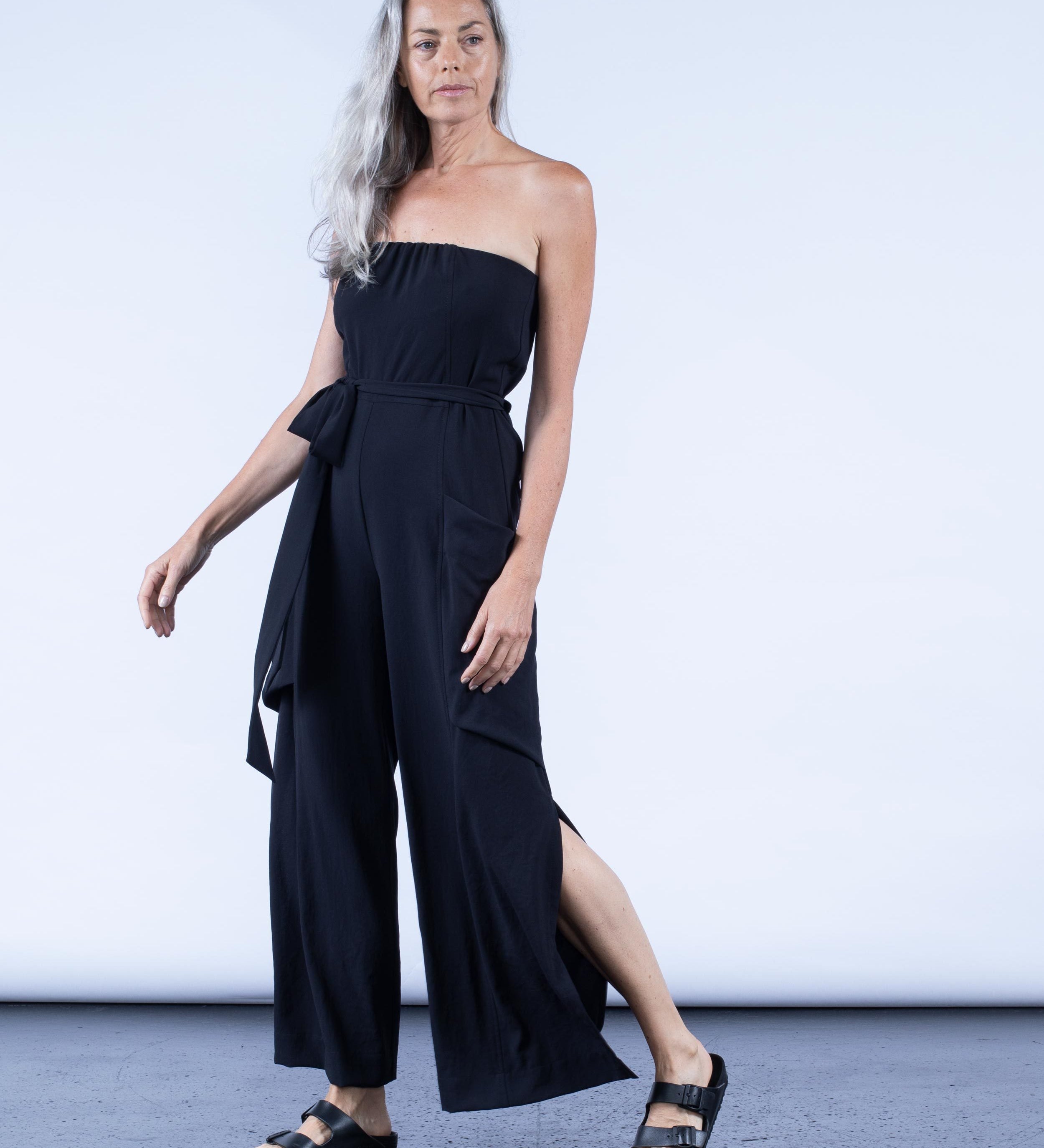 color: black;