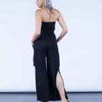 color: black;