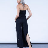 color: black;